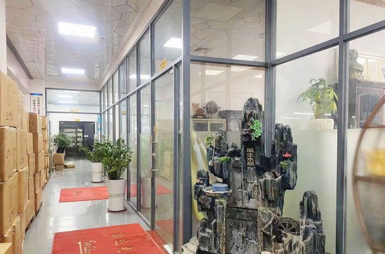 大岭山原房东独门独院带精装修带行车厂房一到三楼各950平米