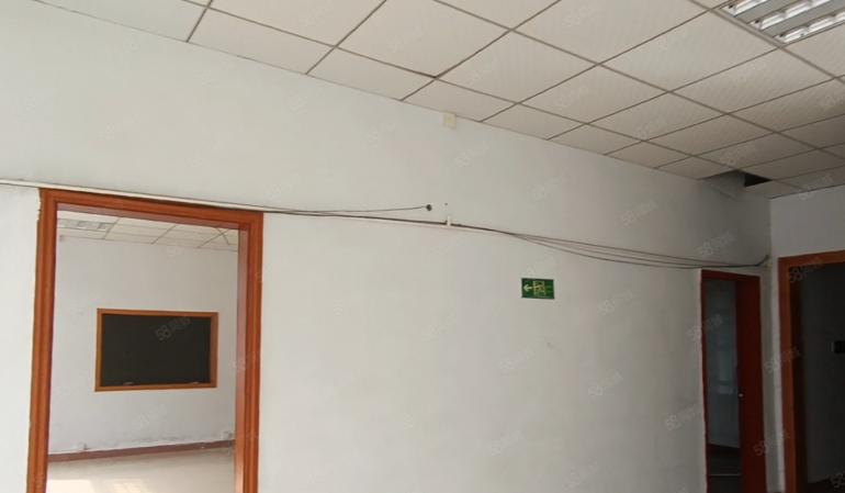 大岭山颜屋标准厂房出租一楼小面积550平低价仓库出租带办公室