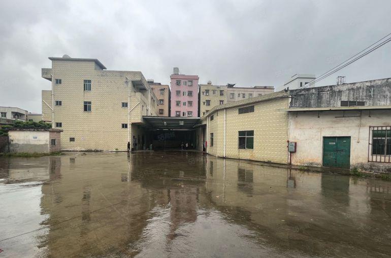 位置靠近山边，可做小污染行业