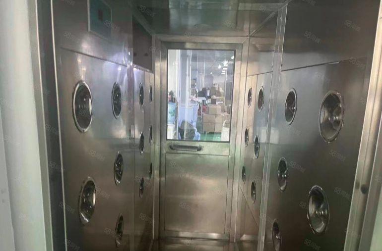 大岭山镇工业园原房东无尘车间，1600平米出租。可分一半。