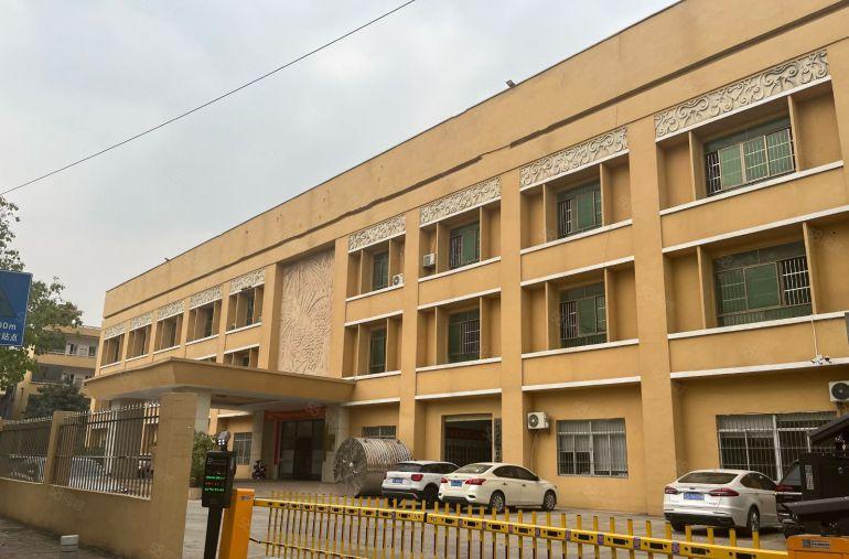 大岭山工业园区世外桃源标准一楼厂房出租 现成精装修办公室