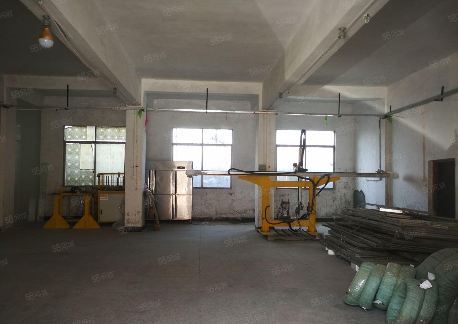 大岭山鸡翅岭连马路旁，350平小面积一楼厂房出租，水电齐全