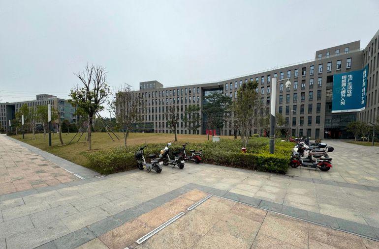 大岭山镇上市公司形象厂房出租，靠近高速入口，一手房东