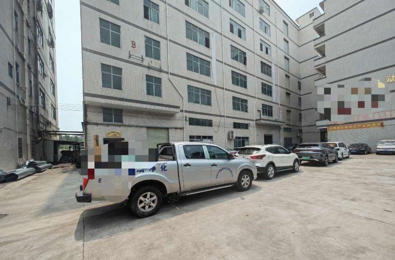 大岭山镇杨屋工业区一楼800平高度6米临近高速路口，低价出租