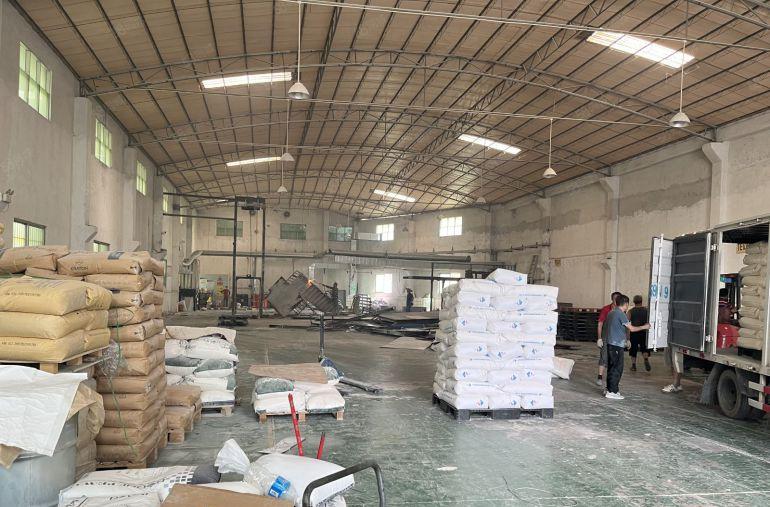 大岭山厂房出租，新出原房东单一层，带独栋办公室空地大好进挂车