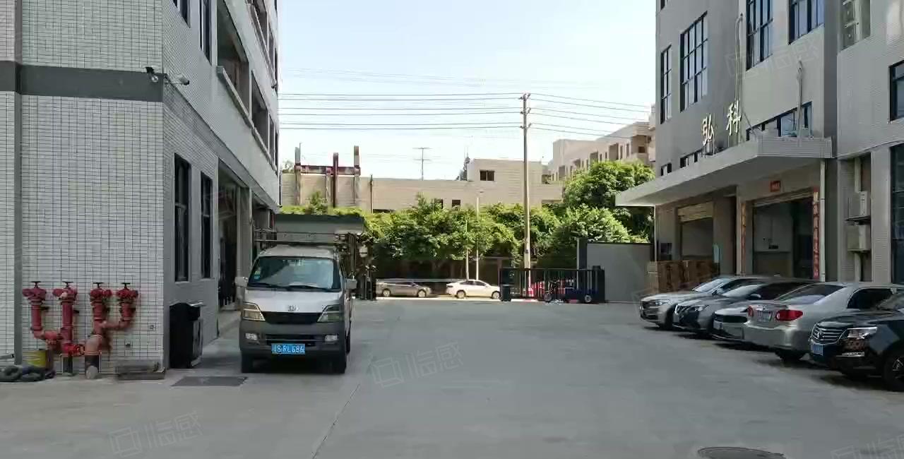 大岭山杨屋独院标准楼上2000平厂房出租 带全新装修交通好