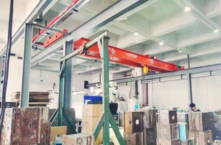 大岭山工业区1楼2000平6米高厂房低价出租，带行车可办环评