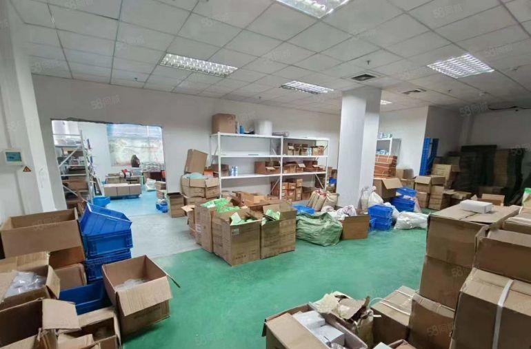 大岭山杨屋高速口附近，楼上精装修小面积厂房出租 超低价