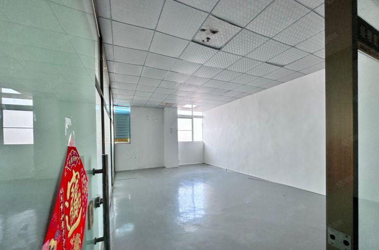 大岭山 精装修  3000方空地免费使用，停车方便