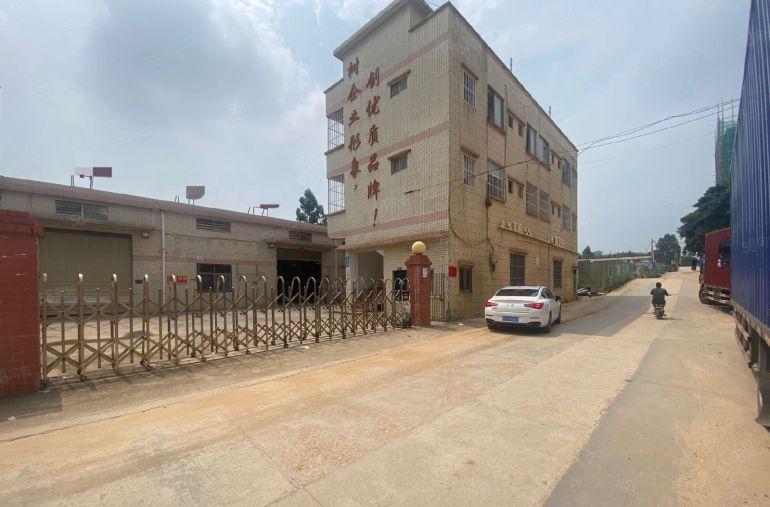 大岭山单一层小独院2400平方，滴水8米，可近拖头车