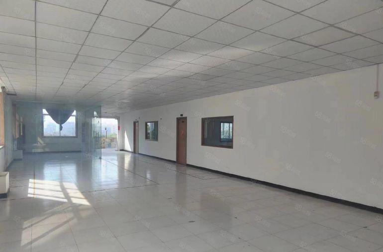 给钱就租大岭山杨屋村厂房出租400平带货梯 现成装修环境好