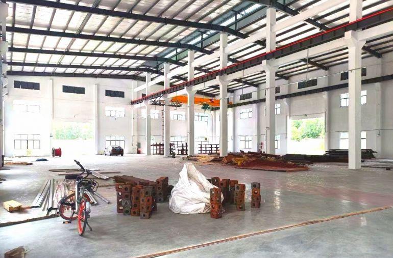 大岭山2000平滴水12米现成行车多部使用原房东直租