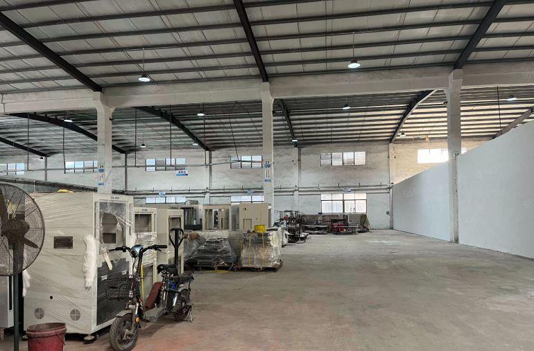 大岭山杨屋龙大高速路口 9米高1300平钢构 低价出租