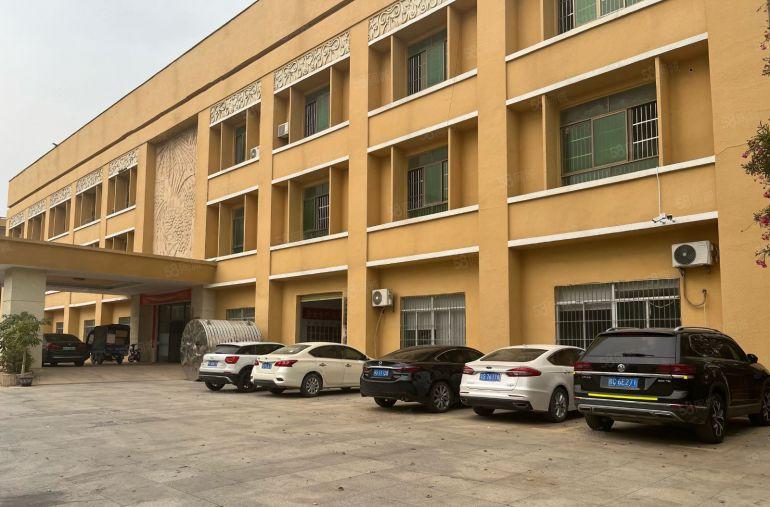 大岭山工业园区世外桃源标准一楼厂房出租 现成精装修办公室