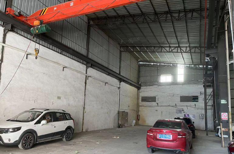 标准钢构厂房招租，现成的行车，滴水8米，交通便利