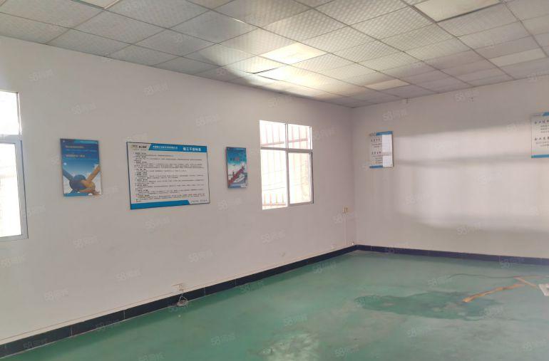 大岭山镇原房东独院单一层钢构厂房9米高，现成5吨航车免费使用