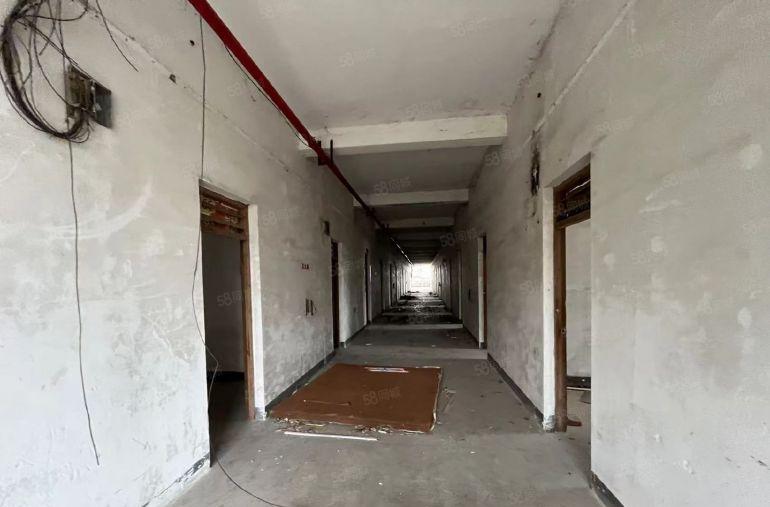 大岭山镇，独院标准厂房低价出租，出入方便