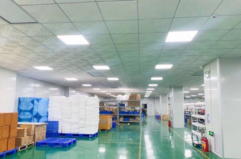 大岭山新出3楼2000平精装厂房出租，原先做电子，无需转让费