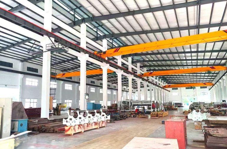 大岭山2000平滴水12米现成行车多部使用原房东直租