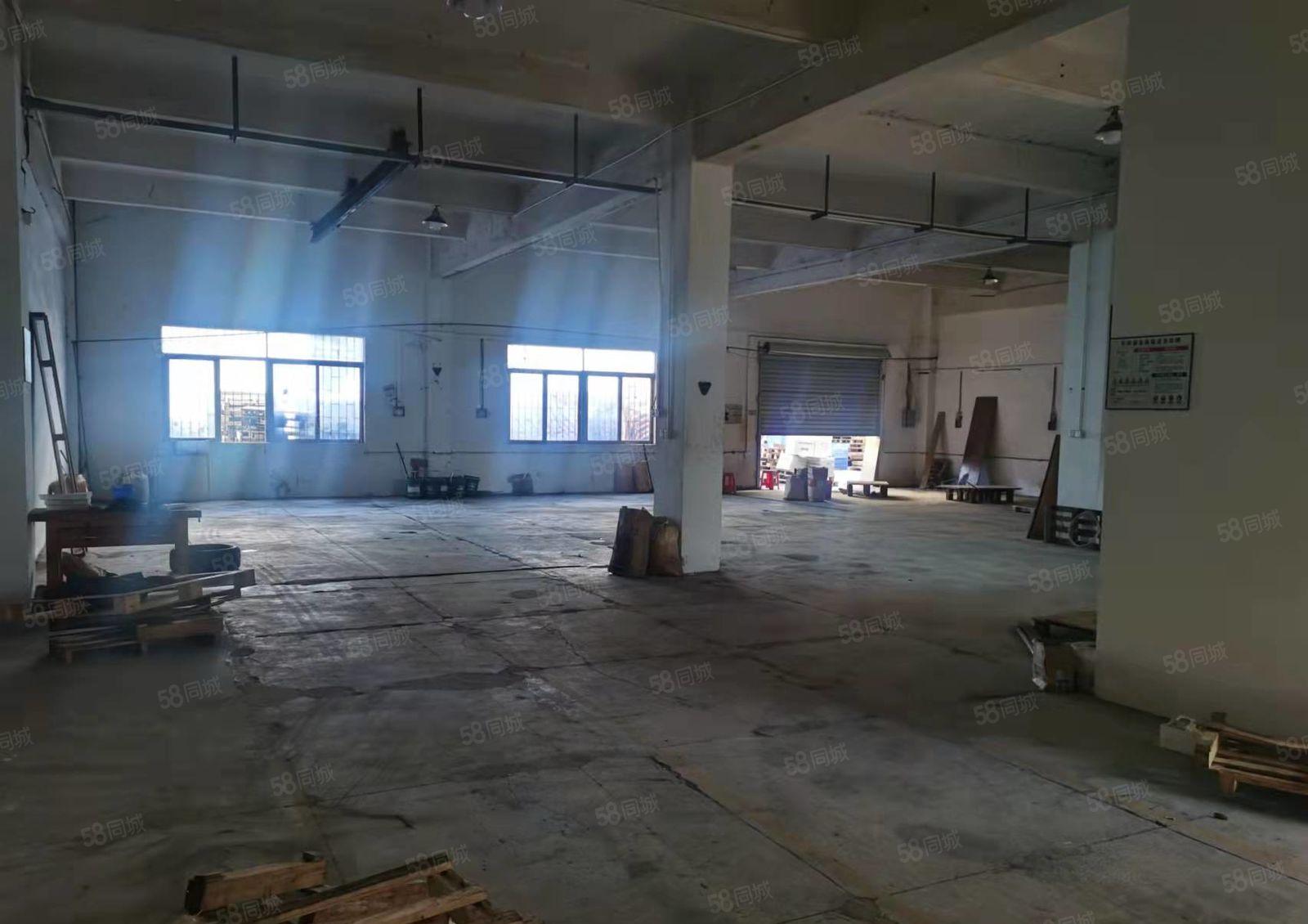 大岭山石大路旁，靠松山湖，680平一楼厂房出租，水电齐全