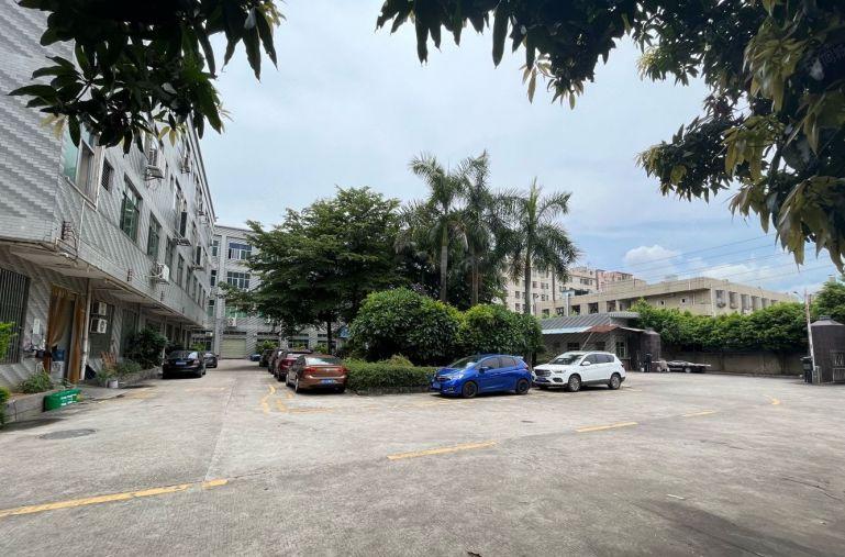 大岭山镇新塘临近松山湖2楼700平精装修厂房低价出租 易招工