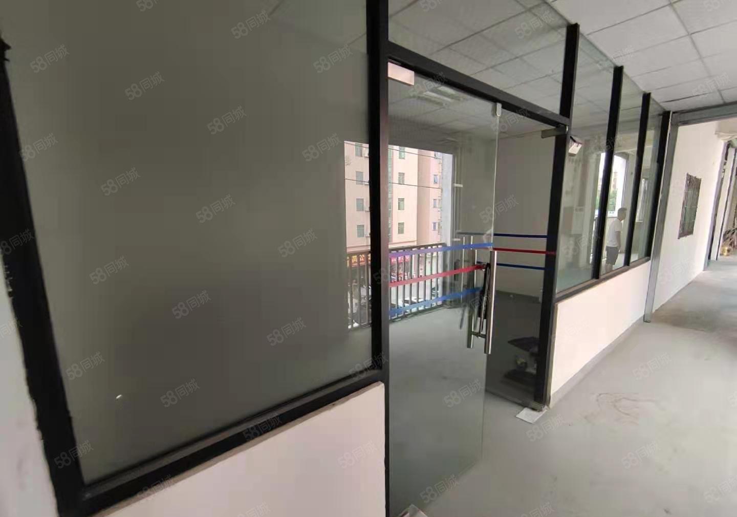 大岭山新出原房东单一层实际面积1000平带航车厂房出租。