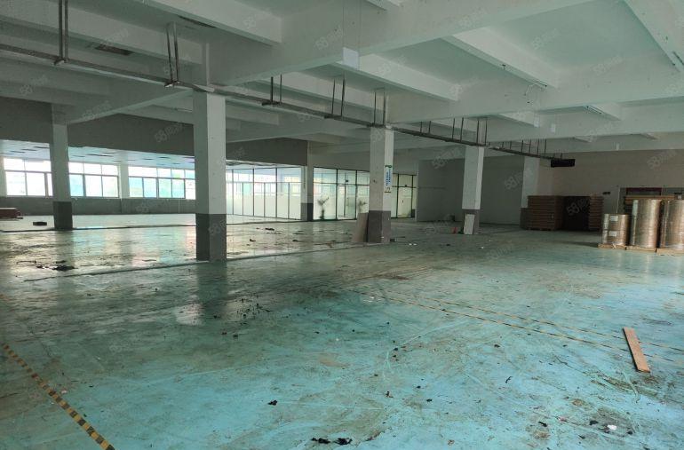 三中精装修三楼1200平，水电齐全。价格便宜！厂房出租。