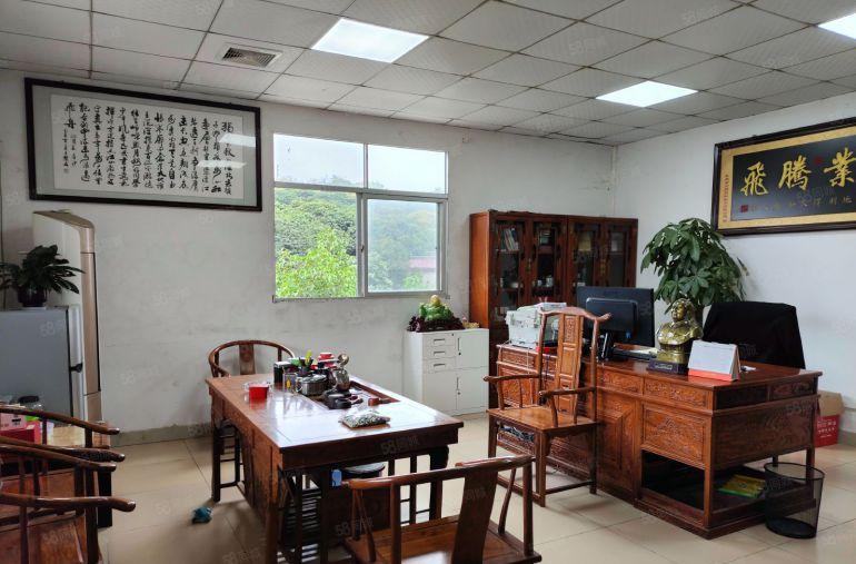 清溪镇原房东一楼1500平方带行车厂房出租，现成办公室水电