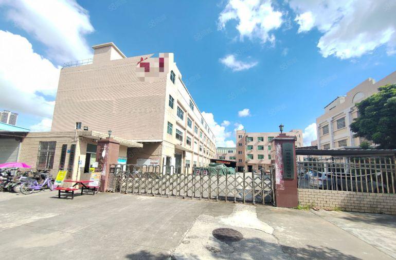 清溪镇中心楼上整层1500厂房平米出租，现成装修，招工方便