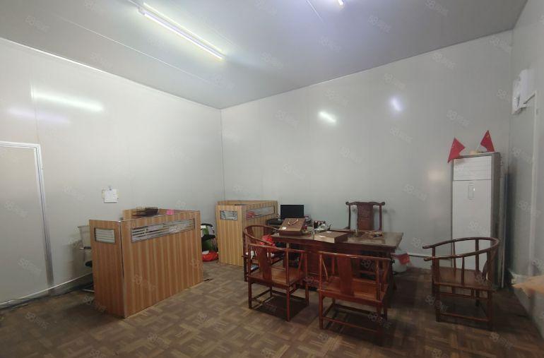 清溪新出特殊行业单一层钢构1800平标准厂房出租，带办公室