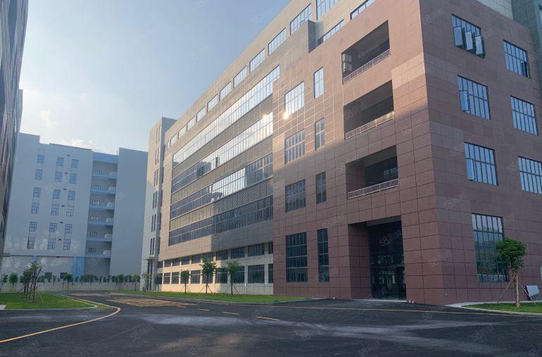 原房东实际面积出租，一整层实际面积2500平方