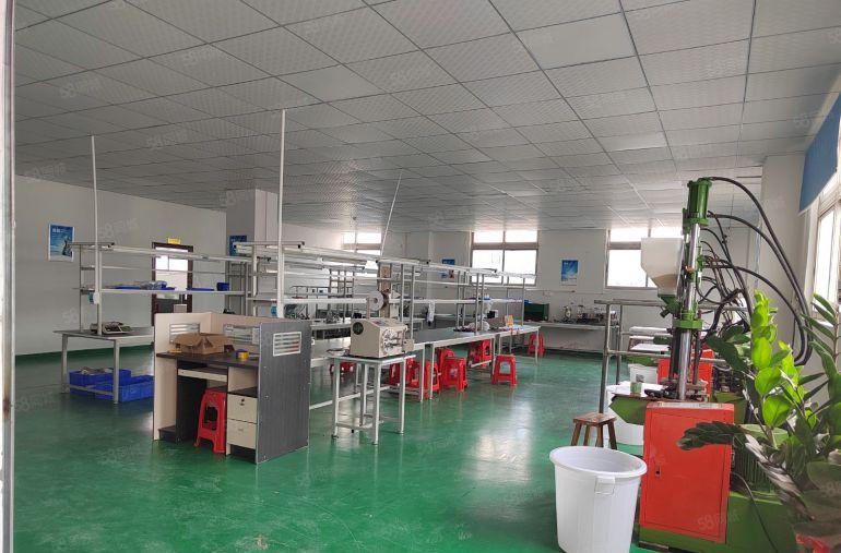 清溪镇大利村 原房东标准楼上300平厂房出租 带装修办公室