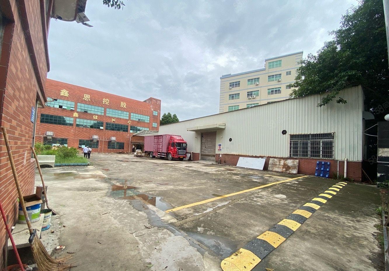 清溪新出漂亮标准厂房出租，可分租空地大。适合小加工电子仓库