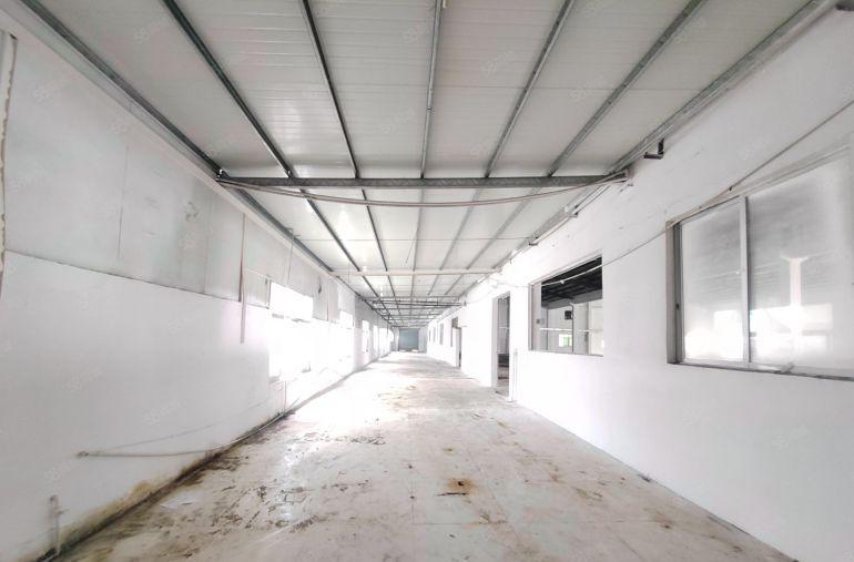 原房东8米高钢构降租到16元一平方，房东租了三个月没租出去！