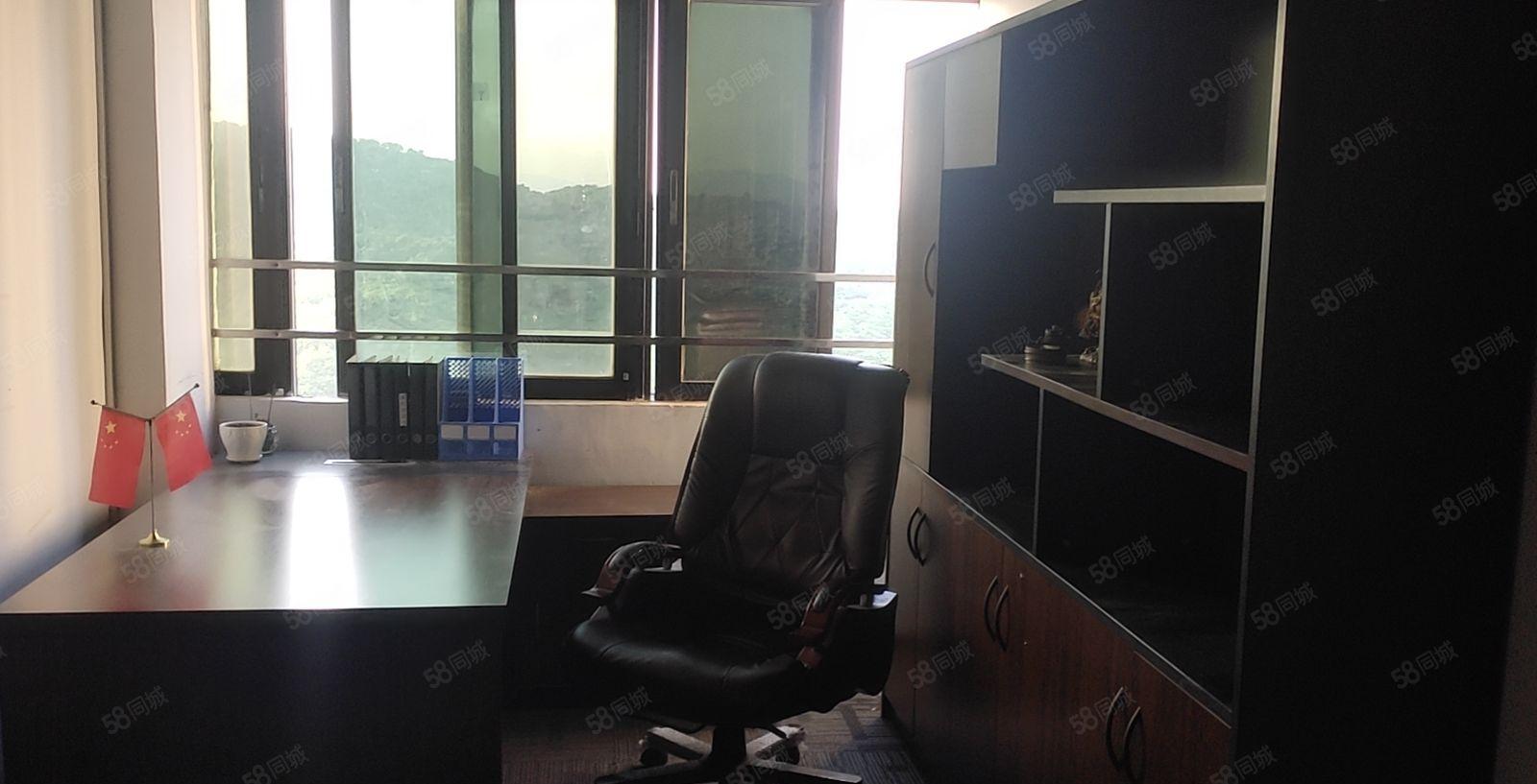 清溪楼上新出120平方现成装修办公室带所有家具出租