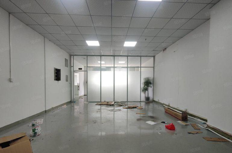 清溪客运站2千平标准厂房，现成装修大小可分，消防齐全可做电池