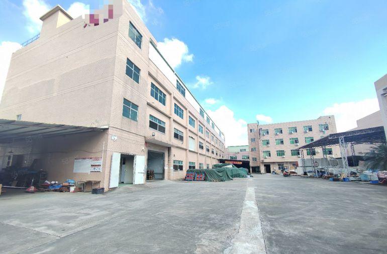 清溪镇中心楼上整层1500厂房平米出租，现成装修，招工方便