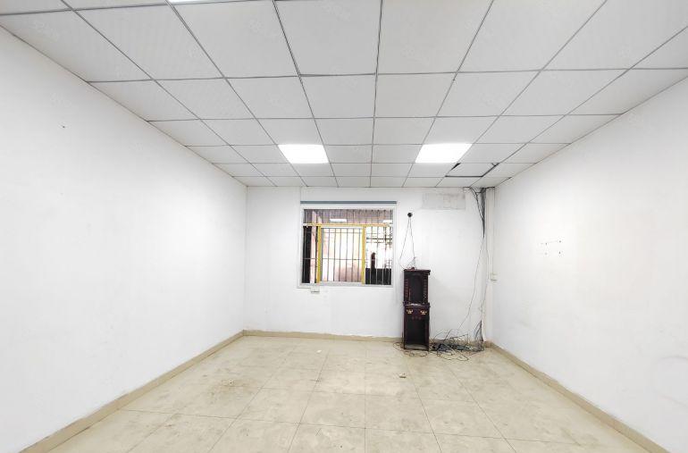 清溪镇钢构厂房16元出租，面积1500平米，水电齐全，高8米