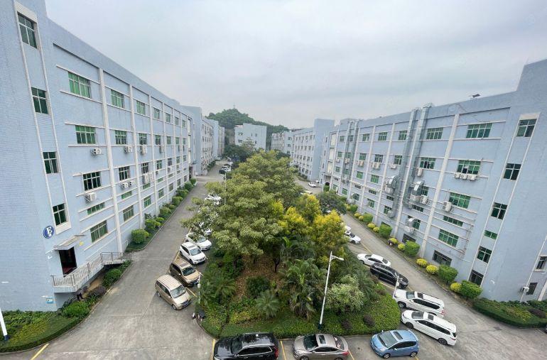 清溪三中楼上1500平一手房东出租，现在水电到位。