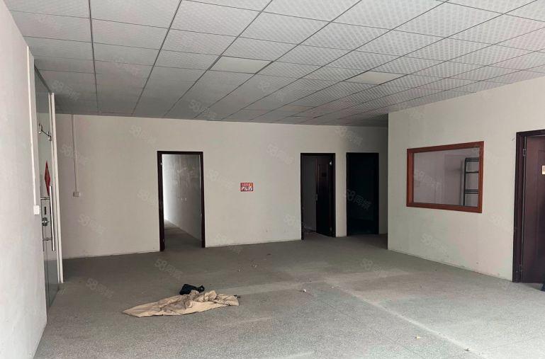 清溪三中新出标准一楼820平方厂房出租带现成办公室装修带航车