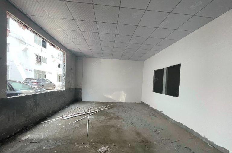 清溪标准一楼，带院子空地使用，700平