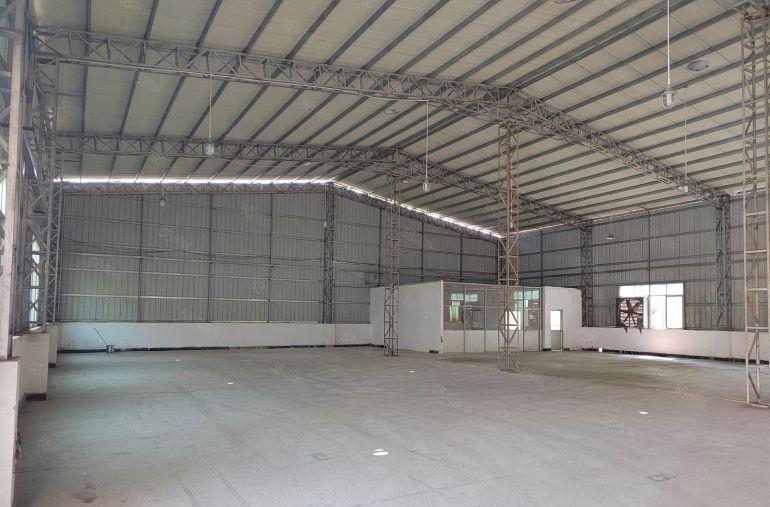 清溪镇大利村主路边 单一层独院600平厂房出租 带装修办公室