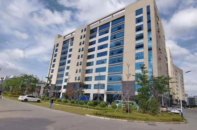 清溪高速口青皇新出原房东楼上3500平厂房仓库出租，拎包生产