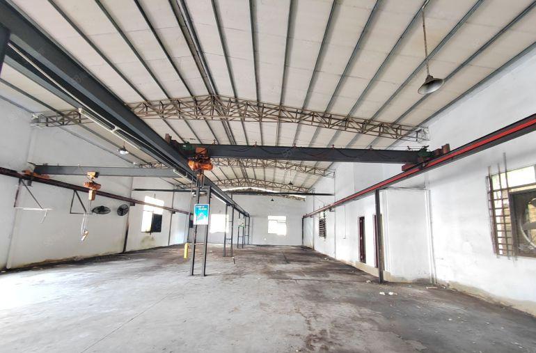 浮岗村单一层钢构厂房600平，18元出租，现成航车，水电齐全