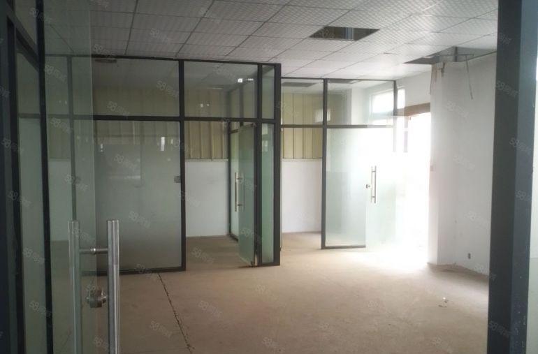 原房东的独院钢构厂房出租，水电齐全可以架航车，宿舍办公室都有