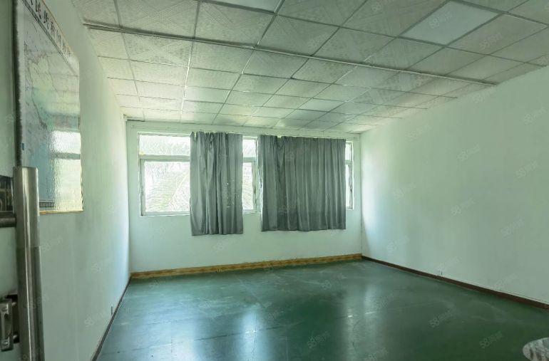 横沥楼上1500平方现成精装修办公室水电齐全实际面积厂房出租