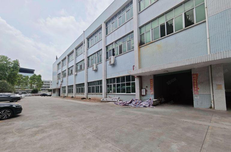 横沥镇塑胶电子厂房出租两层一楼和二楼，带装修水电齐全空地大