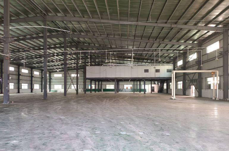 横沥镇10米钢构独院出租可分租带独立办公楼宿舍超大空地价格低