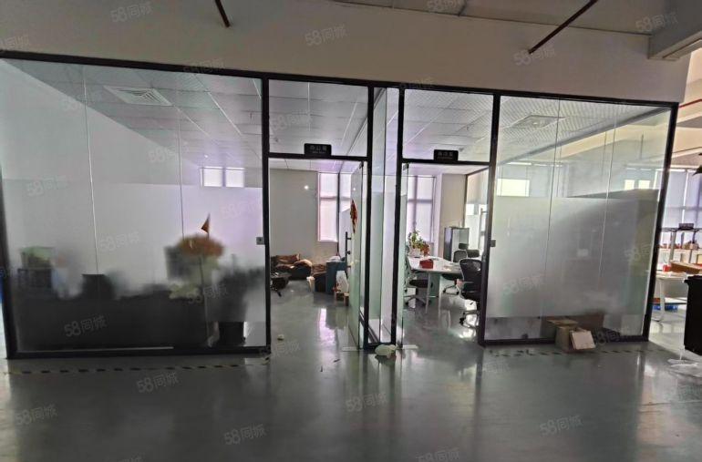 横沥镇楼上带现成办公室装修厂房  出租可分租