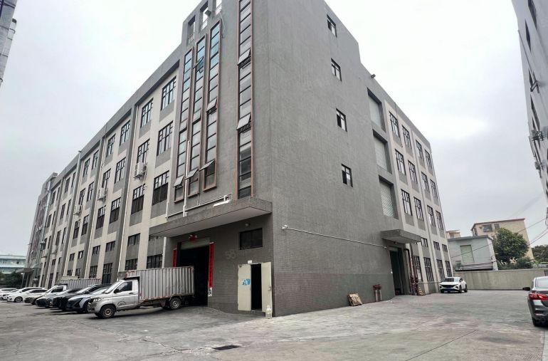 横沥镇，标准厂房3楼整层3450方，豪华精装修办公室，水电